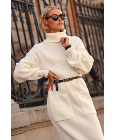 Megzta suknelė su golfu ir kišenėmis ekru S105