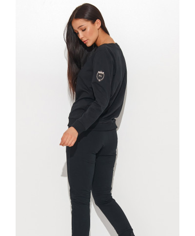 Dresowy komplektas moteriskas su antsiuvu ant rękawie juodas NU379