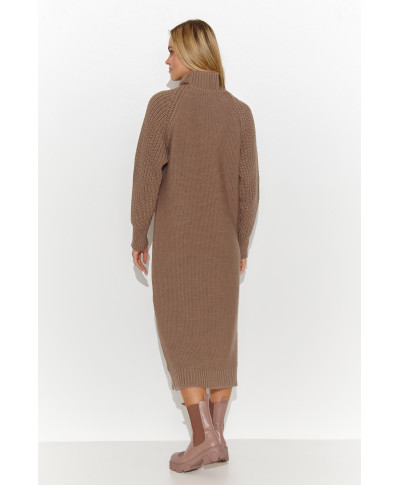 megztinis-suknele za kolano kapucino S137