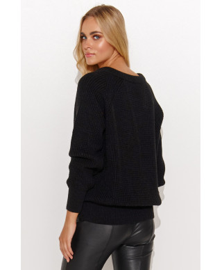 Prosty megztinis moteriskas su iskirpte  serek juodas S140