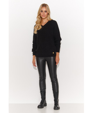 Prosty megztinis moteriskas su iskirpte  serek juodas S140