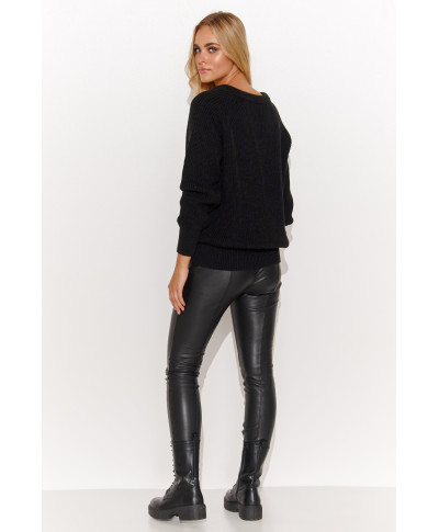 Prosty megztinis moteriskas su iskirpte  serek juodas S140