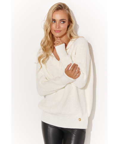 Paprastas moteriškas megztinis su V formos iškirpte kreminės spalvos S140