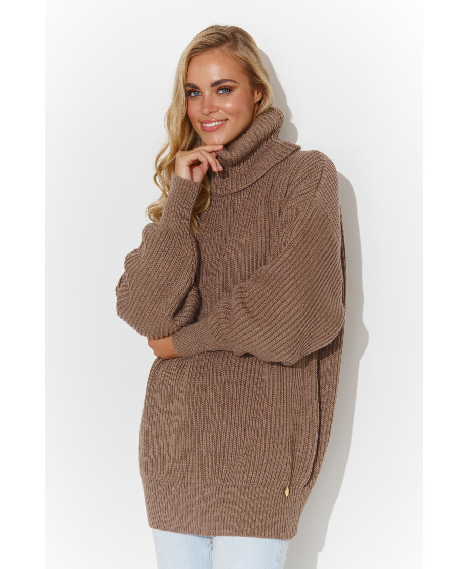 Ciepły megztinis moteriskas su golfu kapucino S136