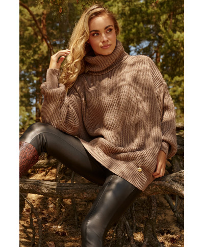 Ciepły megztinis moteriskas su golfu kapucino S136