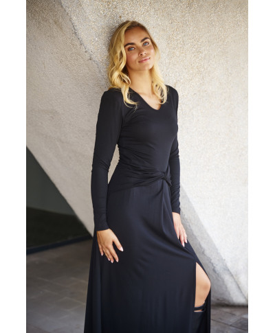 Ilga suknelė su persidengimu ties juosmeniu juoda M838