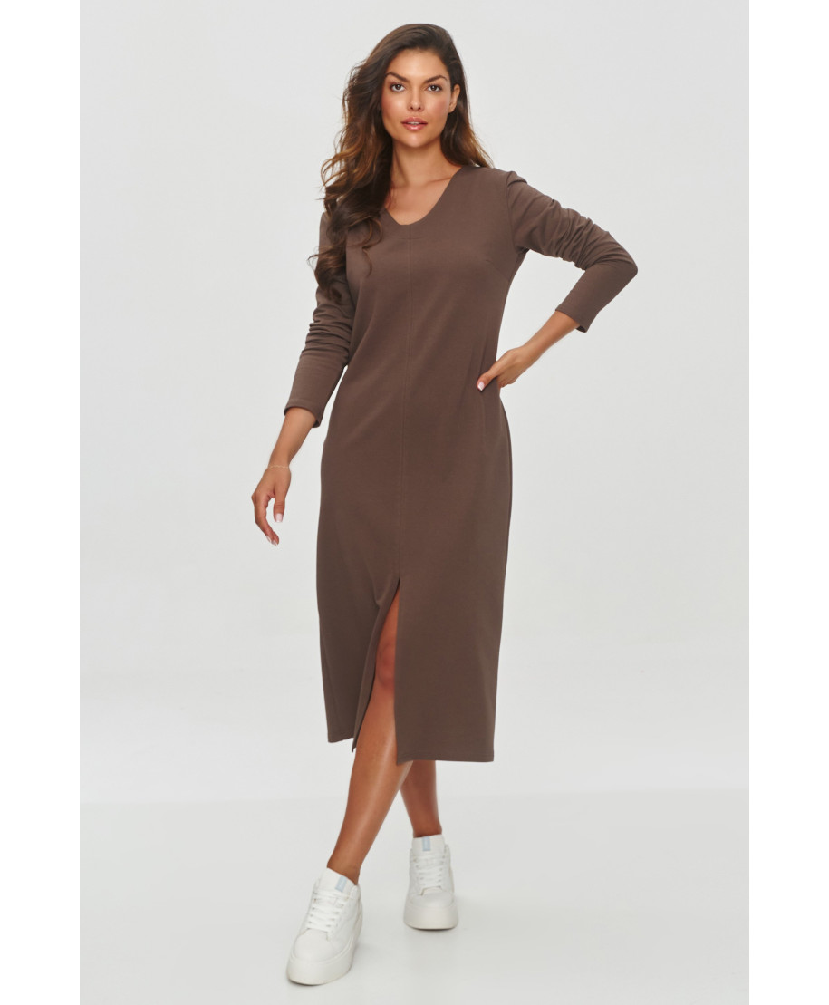 Dresinė suknelė su skeltuku priekyje šokoladinė M845