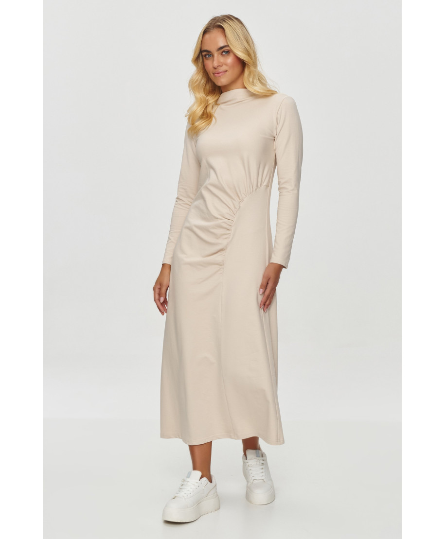 Drapēta kleita ar apkakli gaiši bēša M847