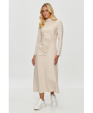 Drapiruota suknelė su apykakle šviesiai smėlio spalvos M847