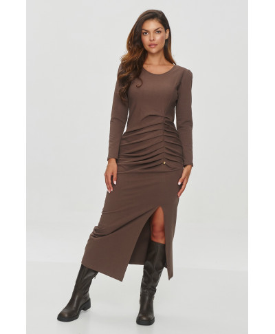 suknele su skiliu ir marszczeniami sokoladine M846