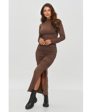 aptempta suknele su drapowaniem sokoladine M841