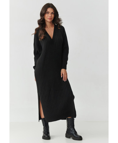 Gara adīta kleita ar V veida izgriezumu melna S161