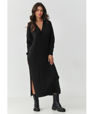 Ilga megzta suknelė su V formos iškirpte juoda S161