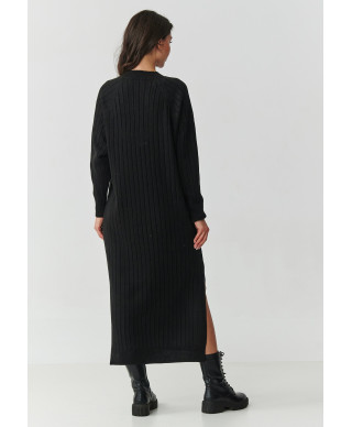 Ilga megzta suknelė su V formos iškirpte juoda S161