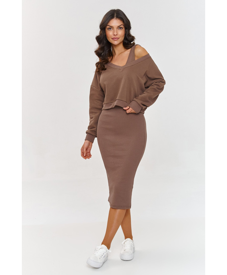 Komplekts: džemperis ar svītrainu kleitu mokas krāsā A10