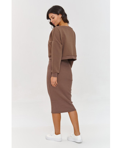 Komplekts: džemperis ar svītrainu kleitu mokas krāsā A10