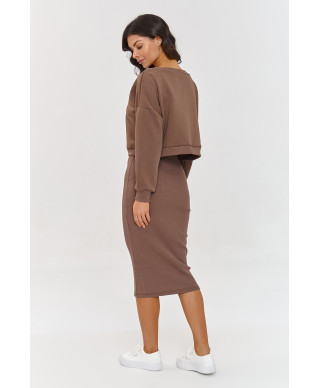 Komplekts: džemperis ar svītrainu kleitu mokas krāsā A10