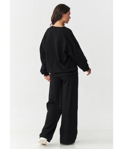 komplektas dresowy su szerokimi nogawkami ir haftowaną aplikacją juodas M890