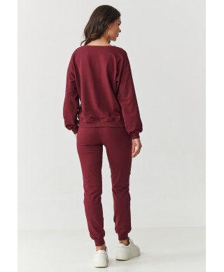 komplektas dresowy su lekko dopasowanymi spodniami ir luźną bluzą bordo M891