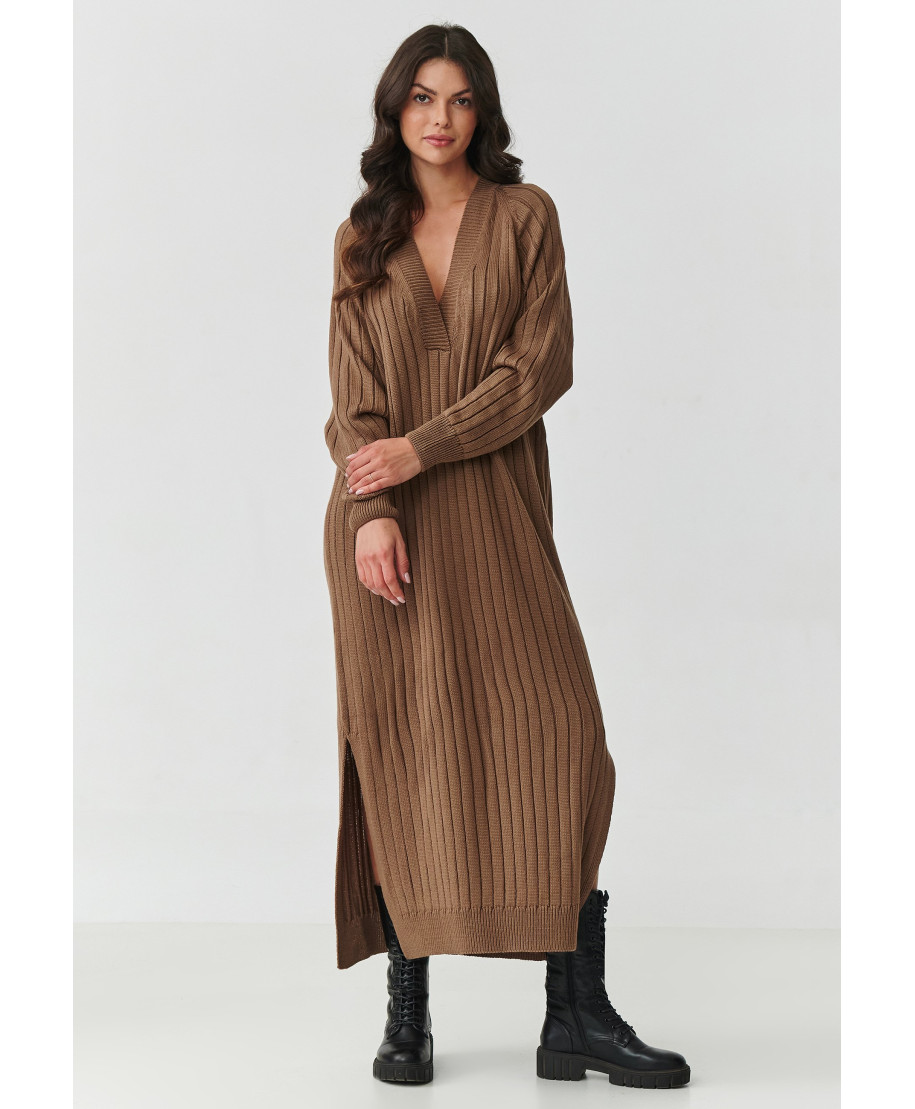 ilga suknele swetrowa su iskirpte V kapucino S161