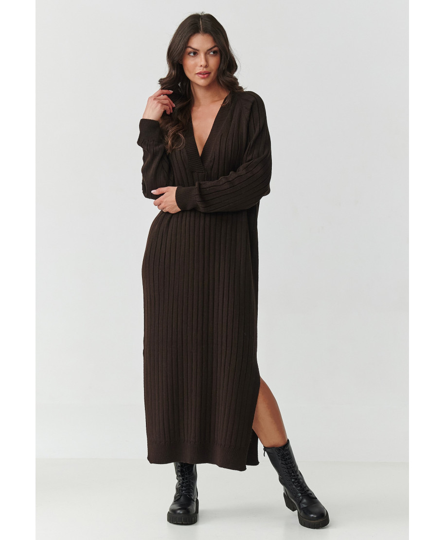 ilga suknele swetrowa su iskirpte V sokoladine S161