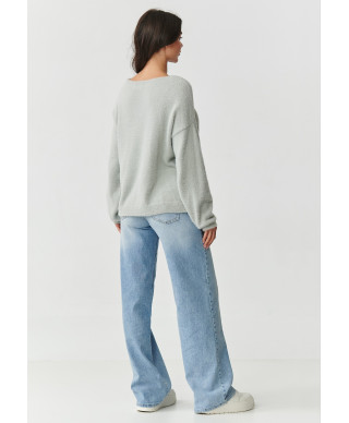 Brīvs pūkainas tekstūras gaiši pelēks džemperis S171