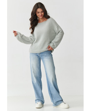 Laisvas pūkuotos tekstūros šviesiai pilkas megztinis S171