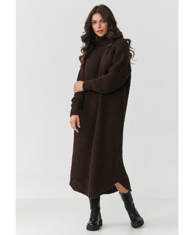 suknele swetrowa midi su golfu sokoladine S162