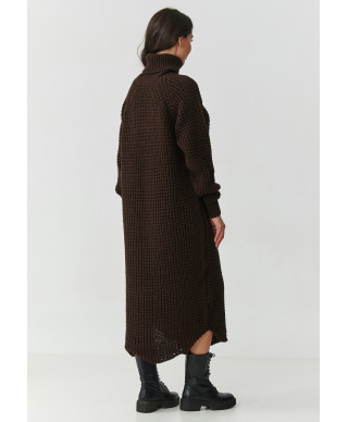 suknele swetrowa midi su golfu sokoladine S162