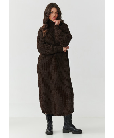 suknele swetrowa midi su golfu sokoladine S162