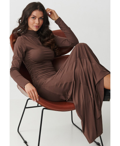 suknele maxi su golfu ir marszczeniem sokoladine M897