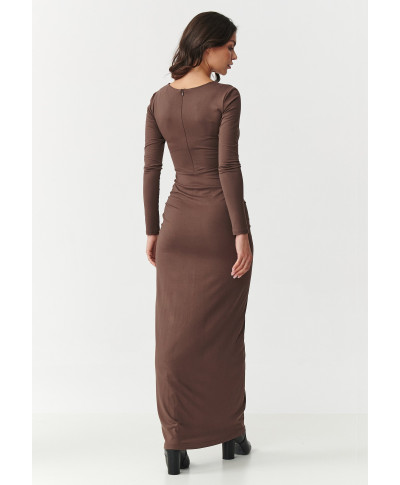 aptempta maxi suknele sokoladine M898