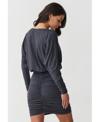 Kleita mini ar krokojumu un brīvu augšdaļu antracīta krāsā M900