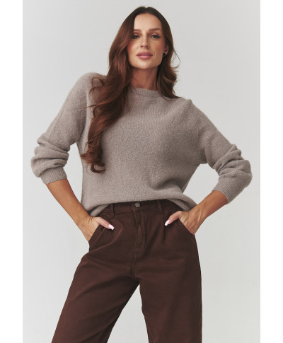 Miękki megztinis moteriskas su okrągłym iskirpte kapucino C21