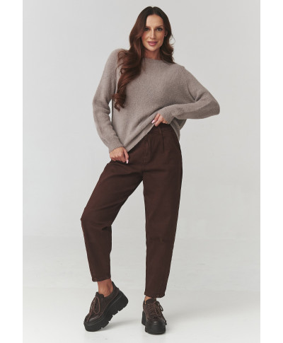 Miękki megztinis moteriskas su okrągłym iskirpte kapucino C21