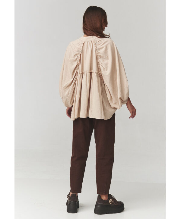 Eleganti sieviešu smilšu krāsas oversize krekls