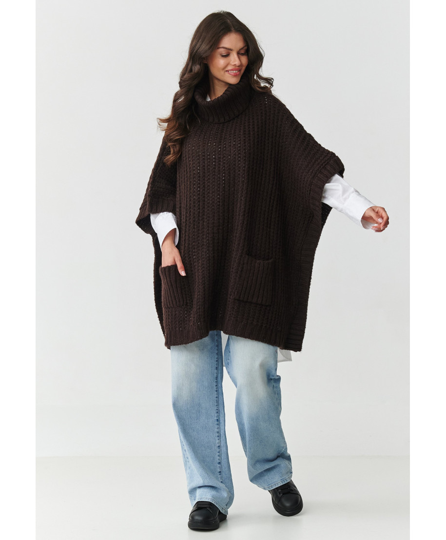 ponco megztinis moteriskas su golfu ir kisenemis sokoladinis S160