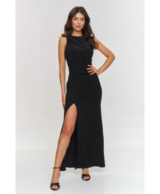 suknele maxi su marszczeniami ir głębokim rozcięciem juoda M880