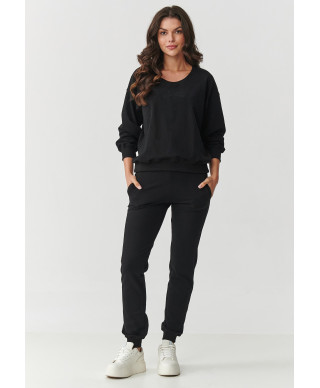 komplektas dresowy su lekko dopasowanymi spodniami ir luźną bluzą juodas M891