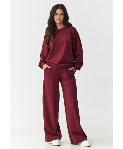 komplektas dresowy su szerokimi nogawkami ir haftowaną aplikacją bordo M890