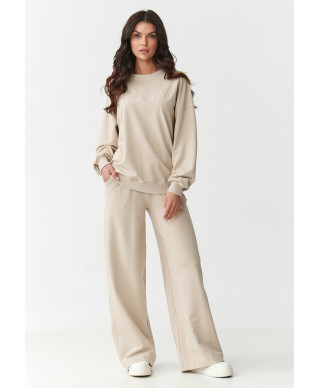 Komplektas su plačiomis kelnių klešnėmis ir siuvinėta aplikacija šviesiai smėlio spalvos M890