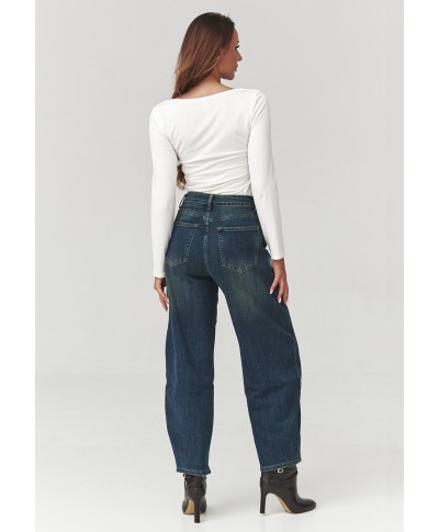 palaidine moteriska su iskirpte karo ekriu C10