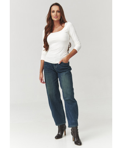 palaidine moteriska su iskirpte karo ekriu C10