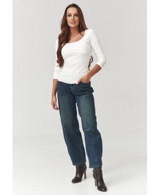 palaidine moteriska su iskirpte karo ekriu C10