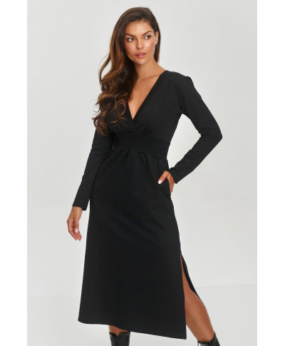 Kleita ar aplokšņu izgriezumu melna M844