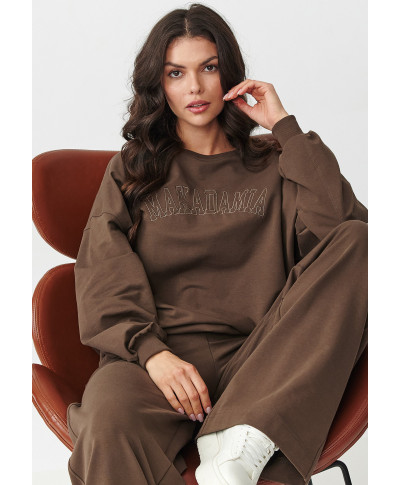 Treniņtērpu komplekts ar platām kājām un izšūtu aplikāciju šokolādes krāsā M890