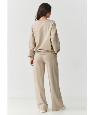 Treniņtērpu komplekts ar platām kājām un izšūtu aplikāciju gaiši bēšs M890