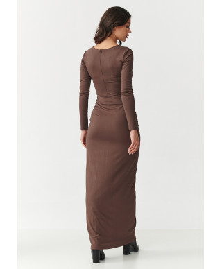 aptempta maxi suknele sokoladine M898