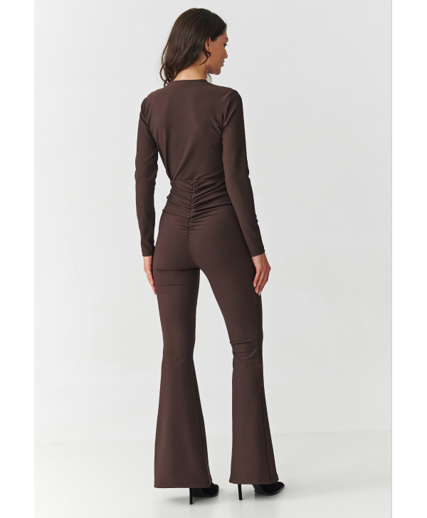 Elegants sieviešu komplekts no gofrēta šokolādes auduma M893