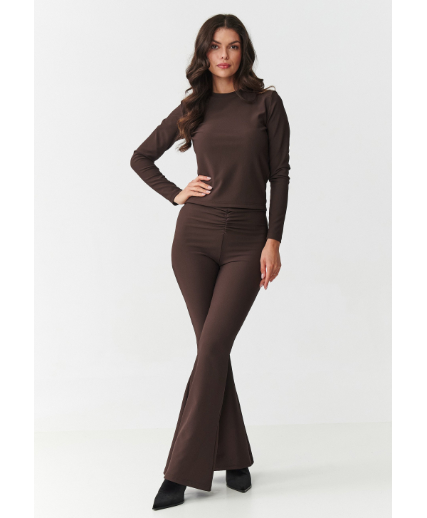 Elegants sieviešu komplekts no gofrēta šokolādes auduma M893